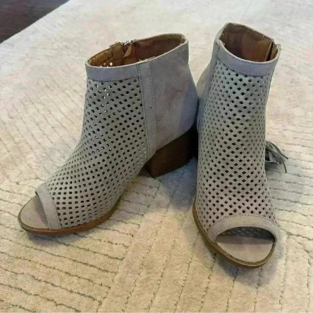 Darling gray booties. Qupid brand